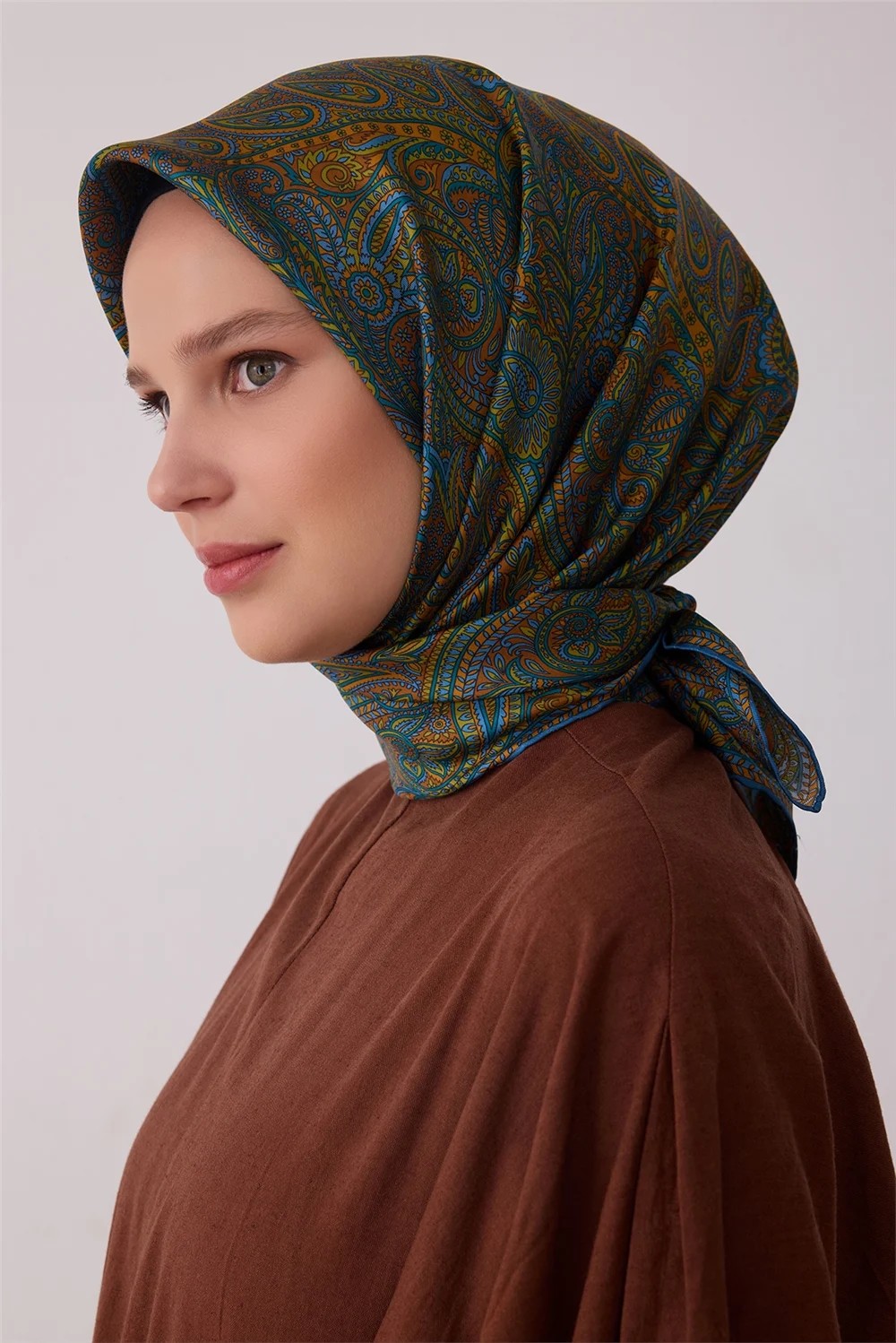 Belli Yeşil Etnik Desen %100 Twill Ipek Eşarp 4404-04 görsel 2