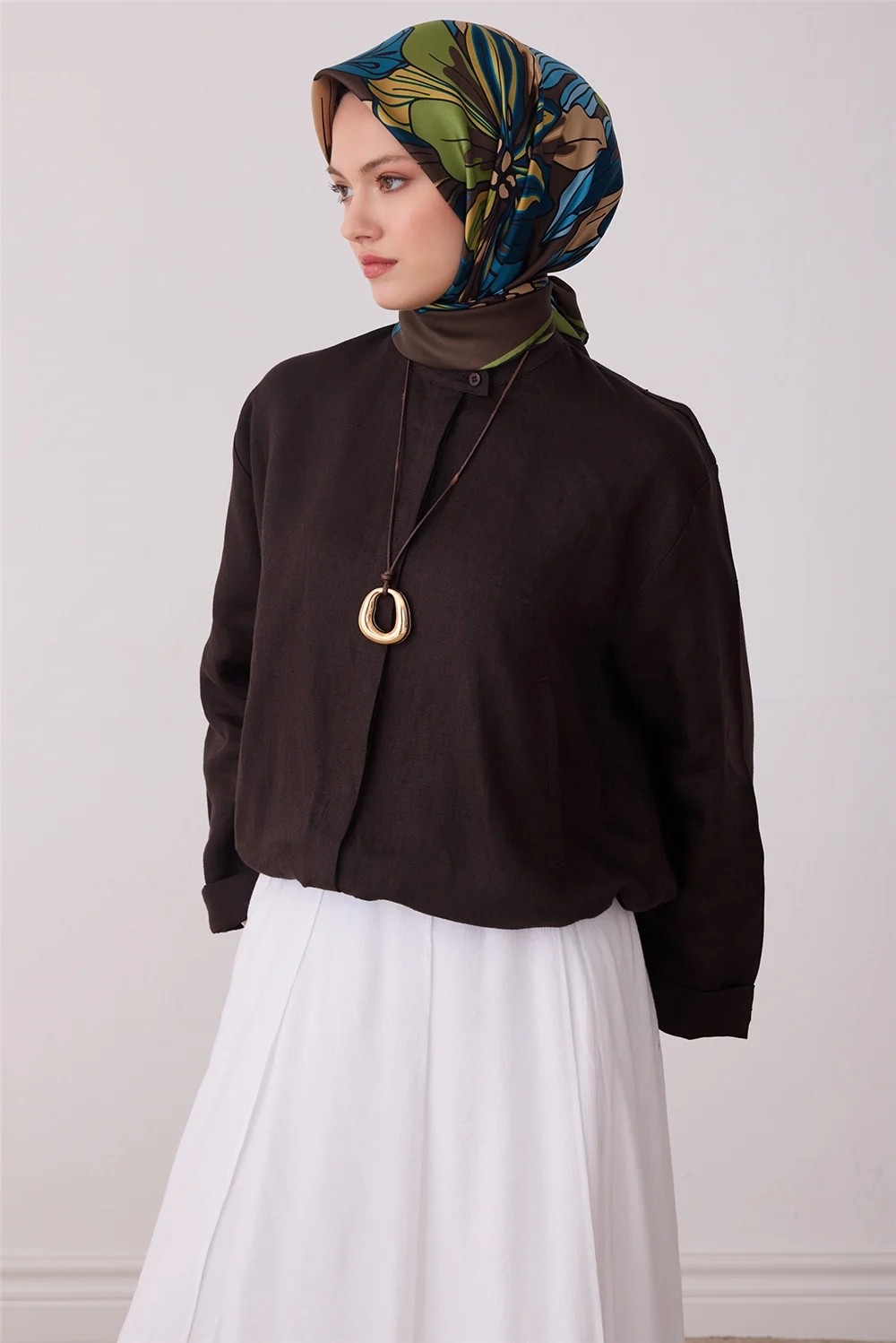 Belli Kahverengi Çiçek Deseni %100 Twill Ipek Eşarp 4413-54