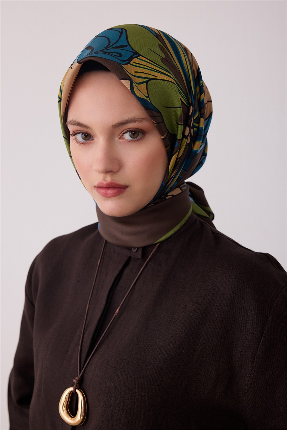 Belli Kahverengi Çiçek Deseni %100 Twill Ipek Eşarp 4413-54 görsel 2