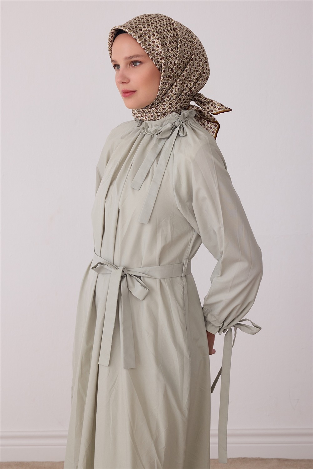 Belli Bej Monogram Desen %100 Twill Ipek Eşarp 4418-04