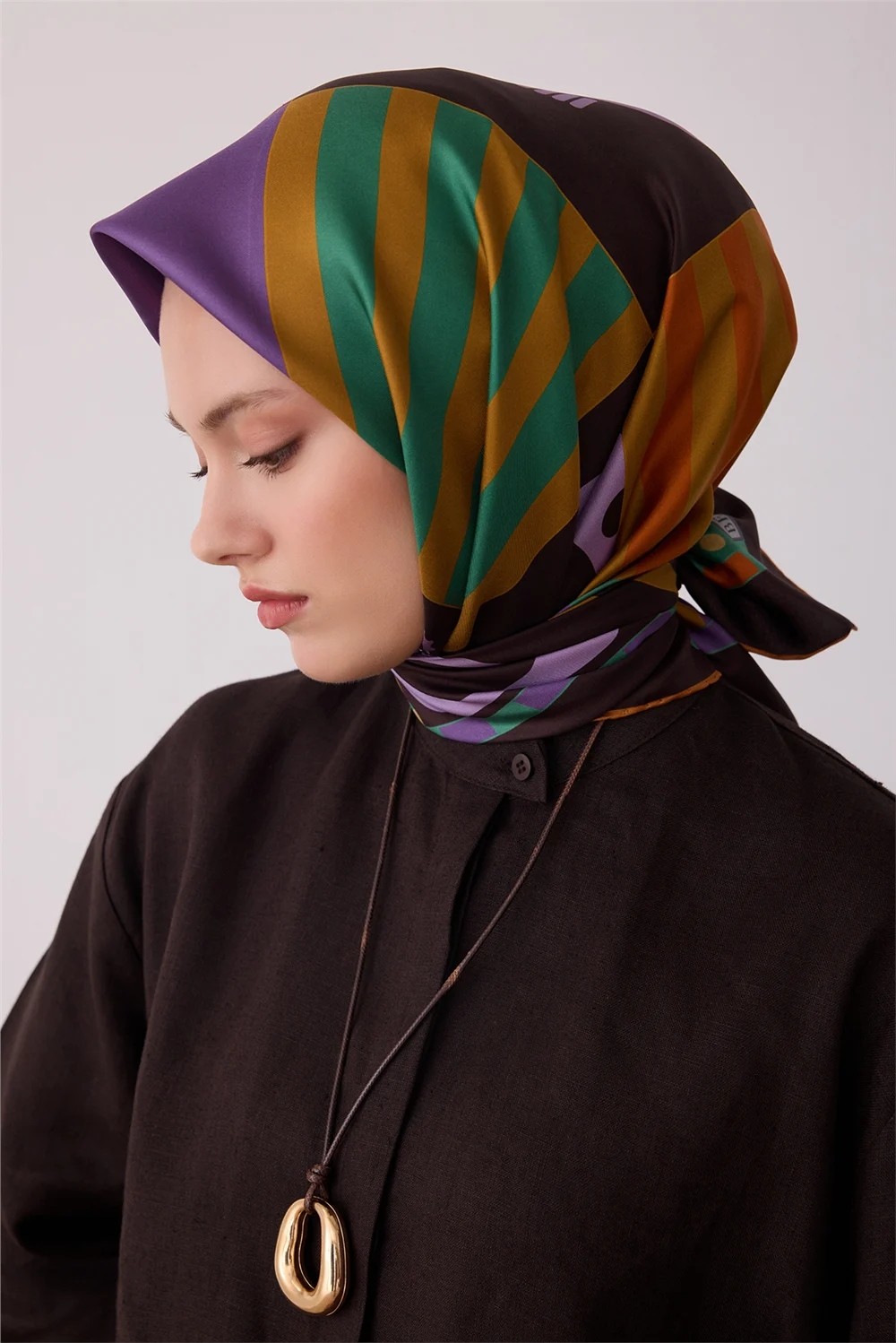 Belli Kahverengi Obje Desen %100 Twill Ipek Eşarp 4409-50 görsel 2
