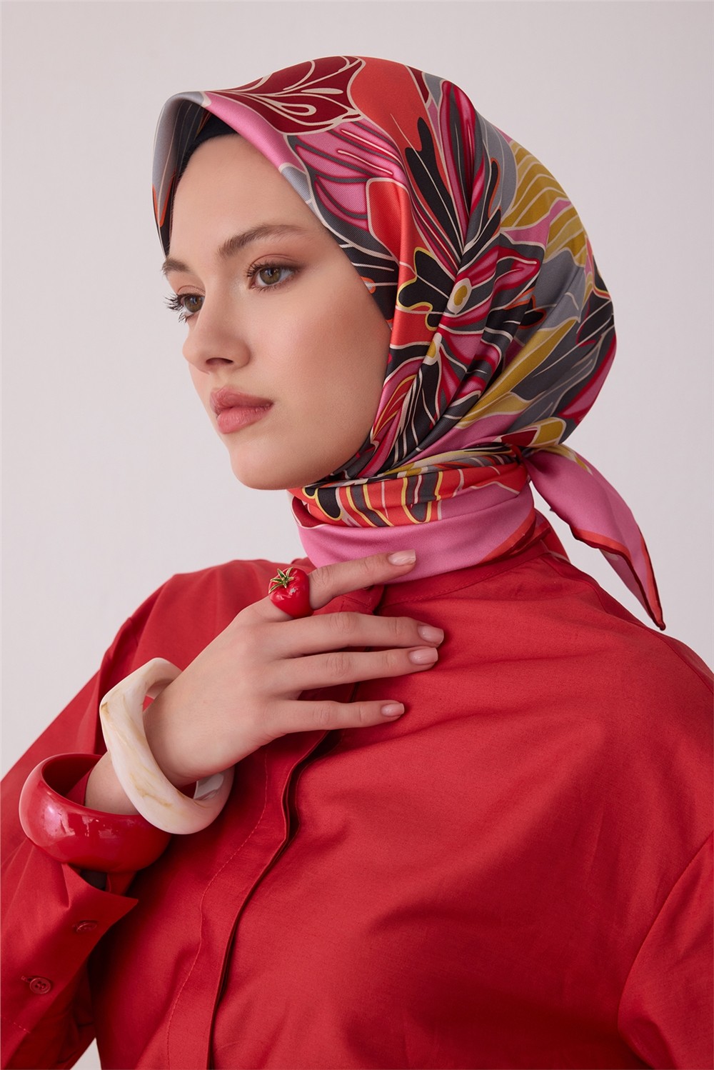 Belli Pembe Çiçek Deseni %100 Twill Ipek Eşarp 4413-02 görsel 2