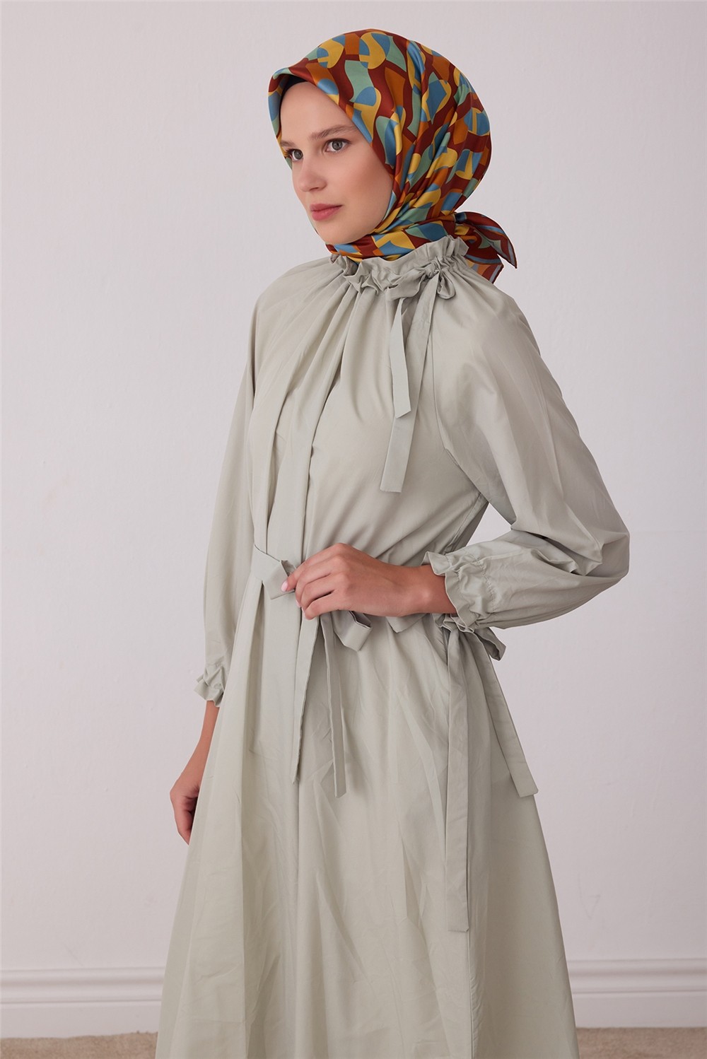 Belli Çok Renkli Geometrik Desen %100 Twill Ipek Eşarp 4420-06