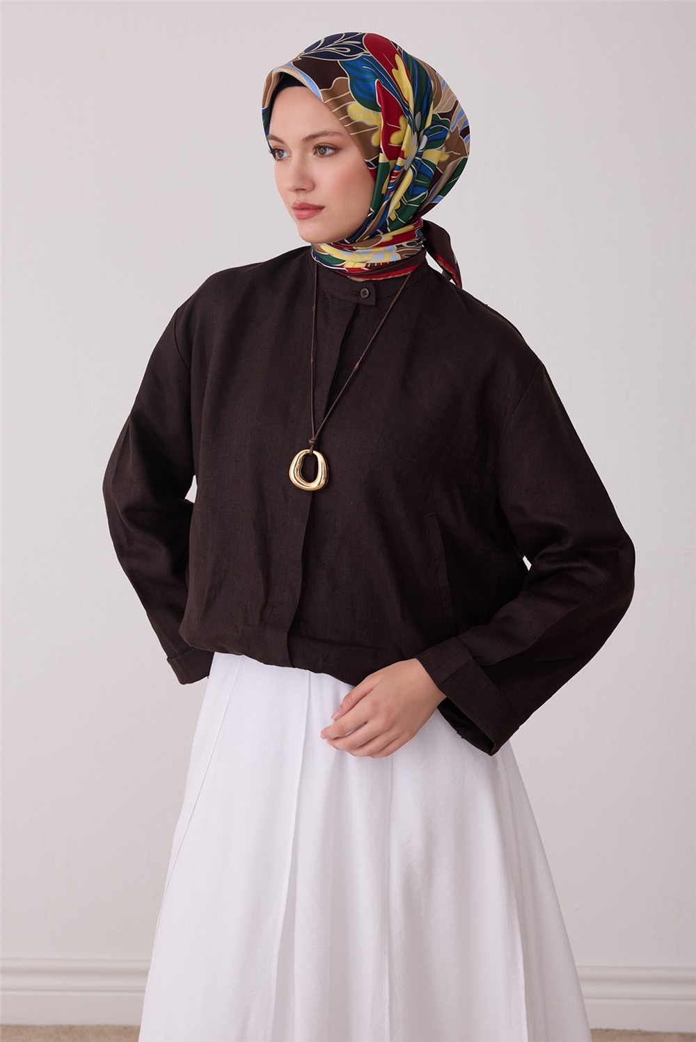 Belli Kahverengi Çiçek Deseni %100 Twill Ipek Eşarp 4413-83
