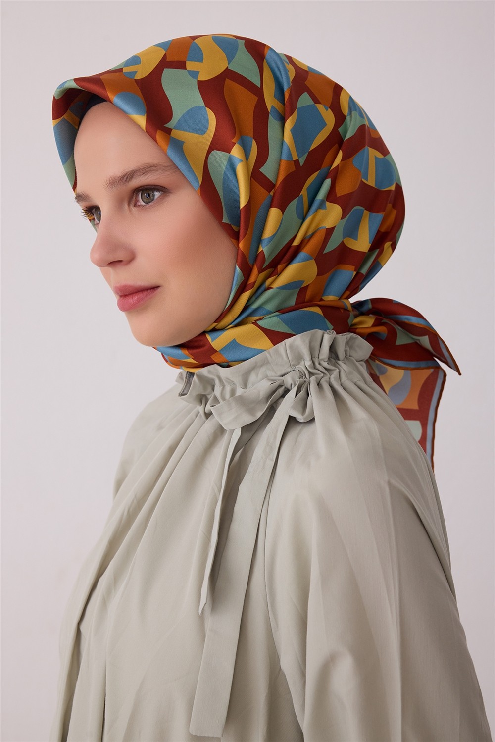 Belli Çok Renkli Geometrik Desen %100 Twill Ipek Eşarp 4420-06 görsel 2