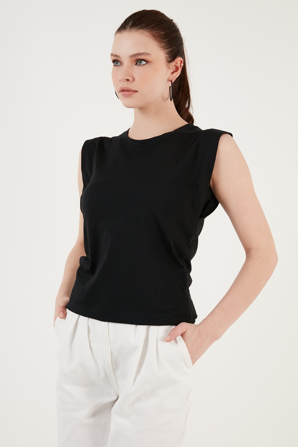 Lela % 100 Pamuklu Bisiklet Yaka Kolsuz T Shirt Bayan T Shirt 5864019 görsel 2