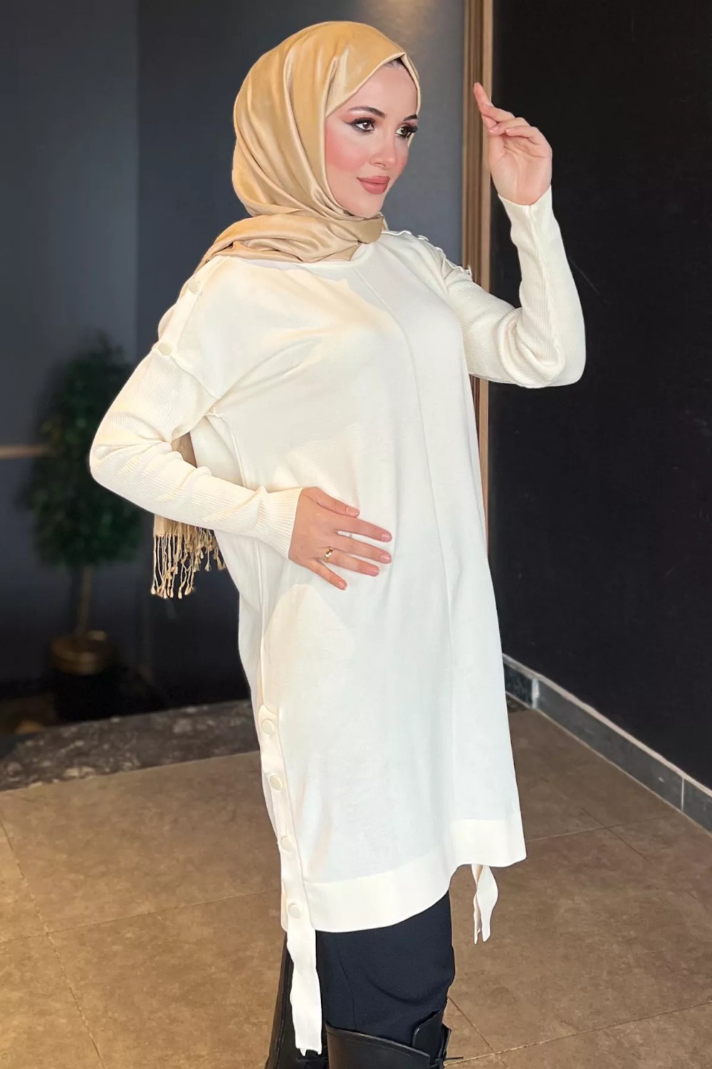 Julude Ekru Düğme Detaylı Tesettür Triko Tunik P-00009189 görsel 2