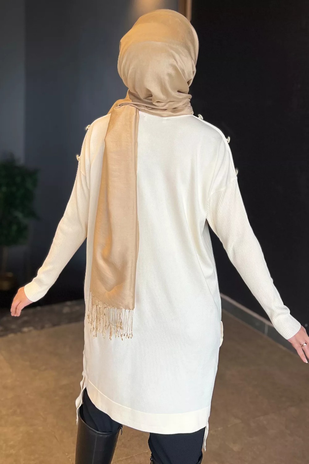 Julude Ekru Düğme Detaylı Tesettür Triko Tunik P-00009189 görsel 4