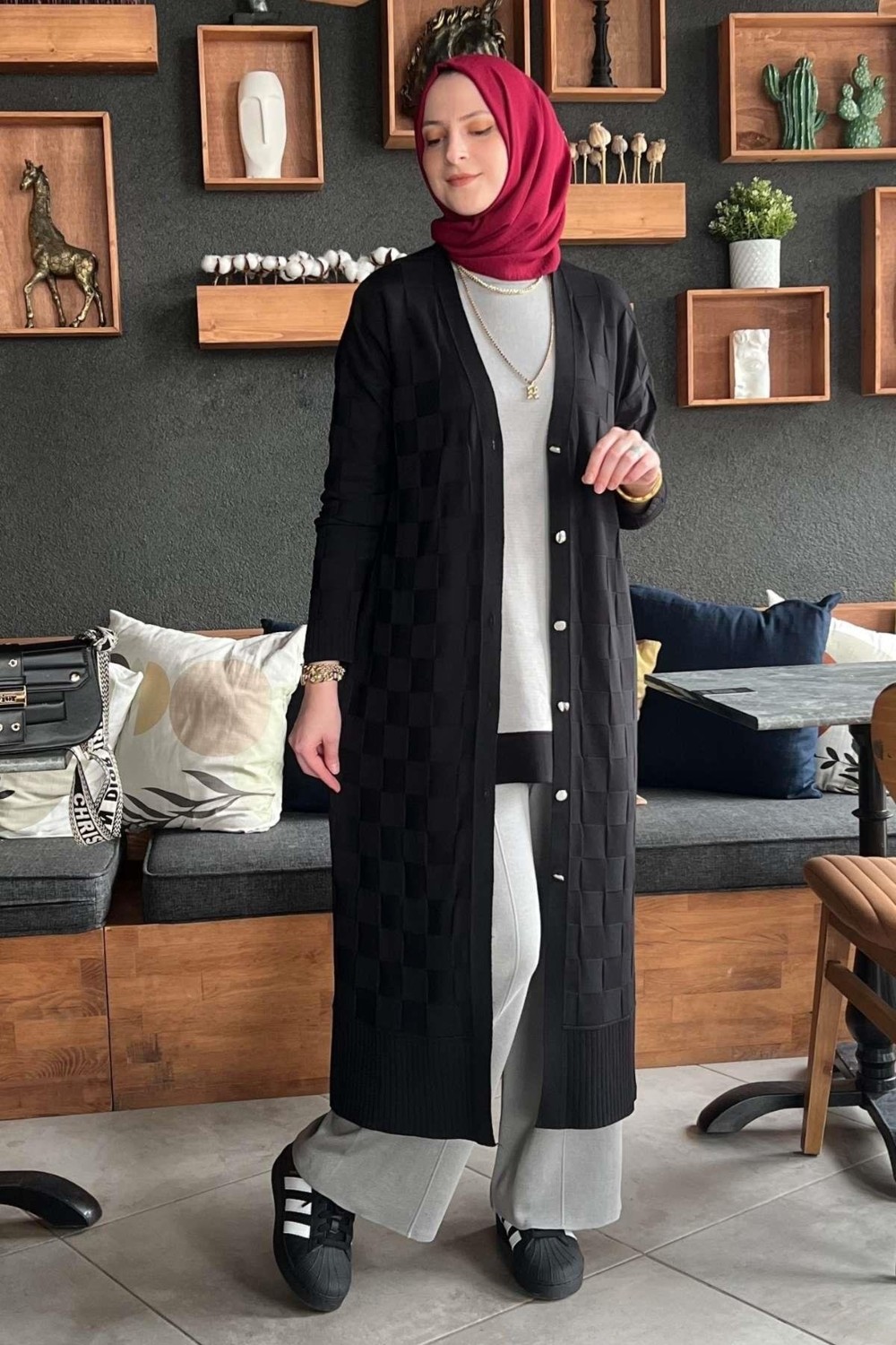 Rabia Şamlı Dama Desenli Siyah Triko Hırka Triko Kumaşlı Kadınlar İçin Şık Tasarım görsel 3