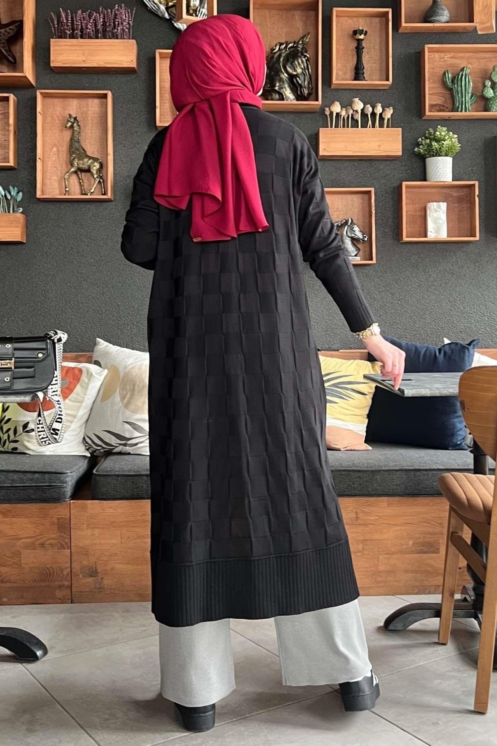 Rabia Şamlı Dama Desenli Siyah Triko Hırka Triko Kumaşlı Kadınlar İçin Şık Tasarım görsel 4