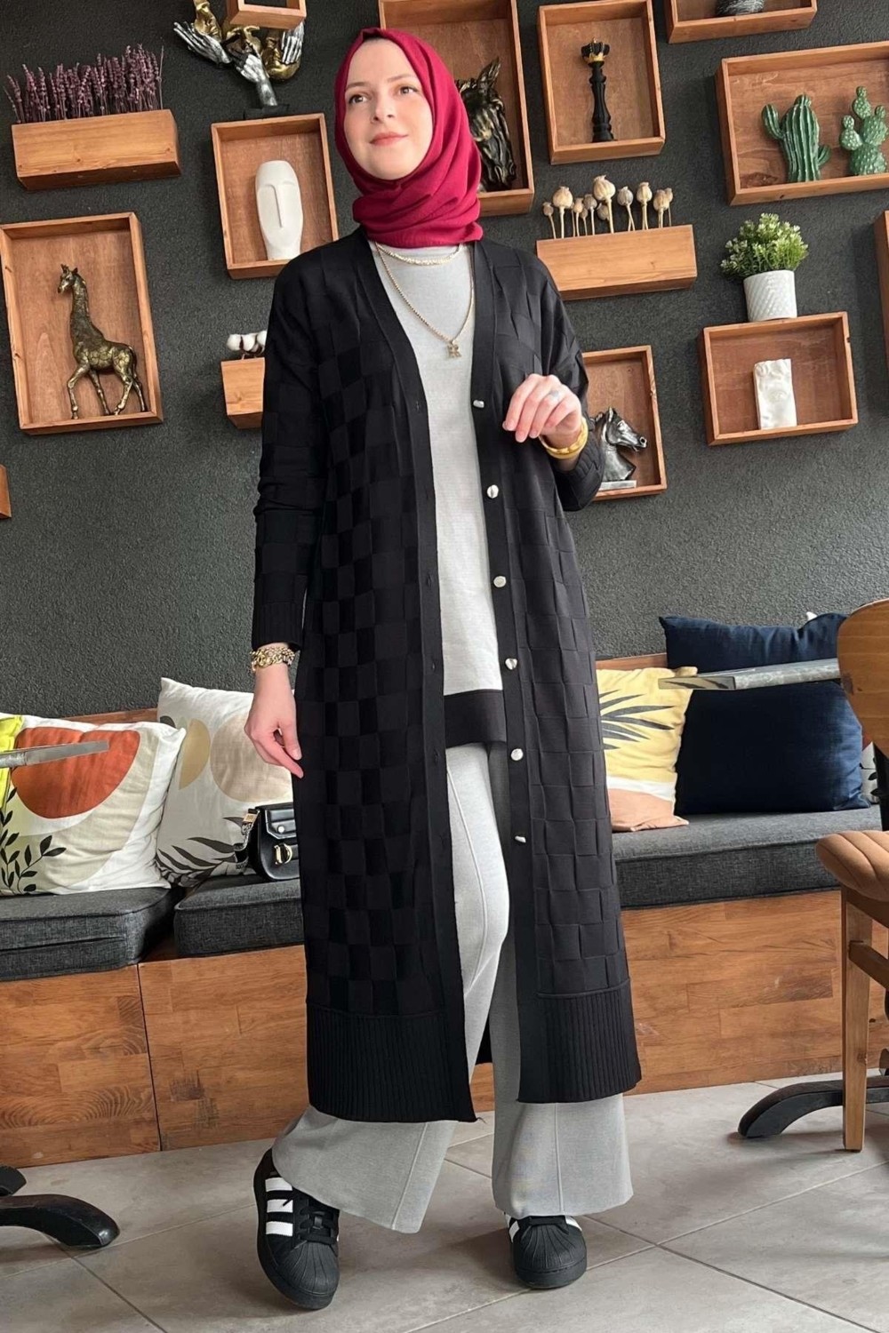 Rabia Şamlı Dama Desenli Siyah Triko Hırka Triko Kumaşlı Kadınlar İçin Şık Tasarım görsel 5
