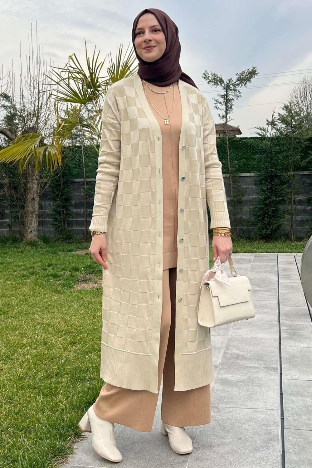 Rabia Şamlı Dama Desenli Bej Triko Hırka