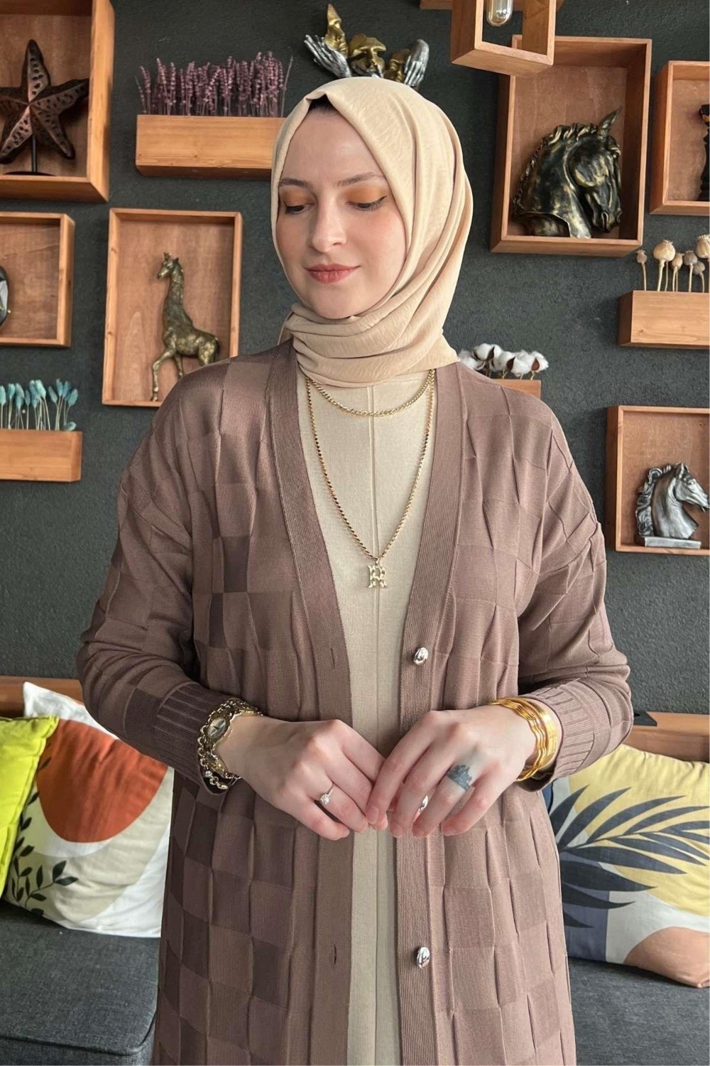 Rabia Şamlı Dama Desenli Sütlü Kahve Triko Hırka görsel 3