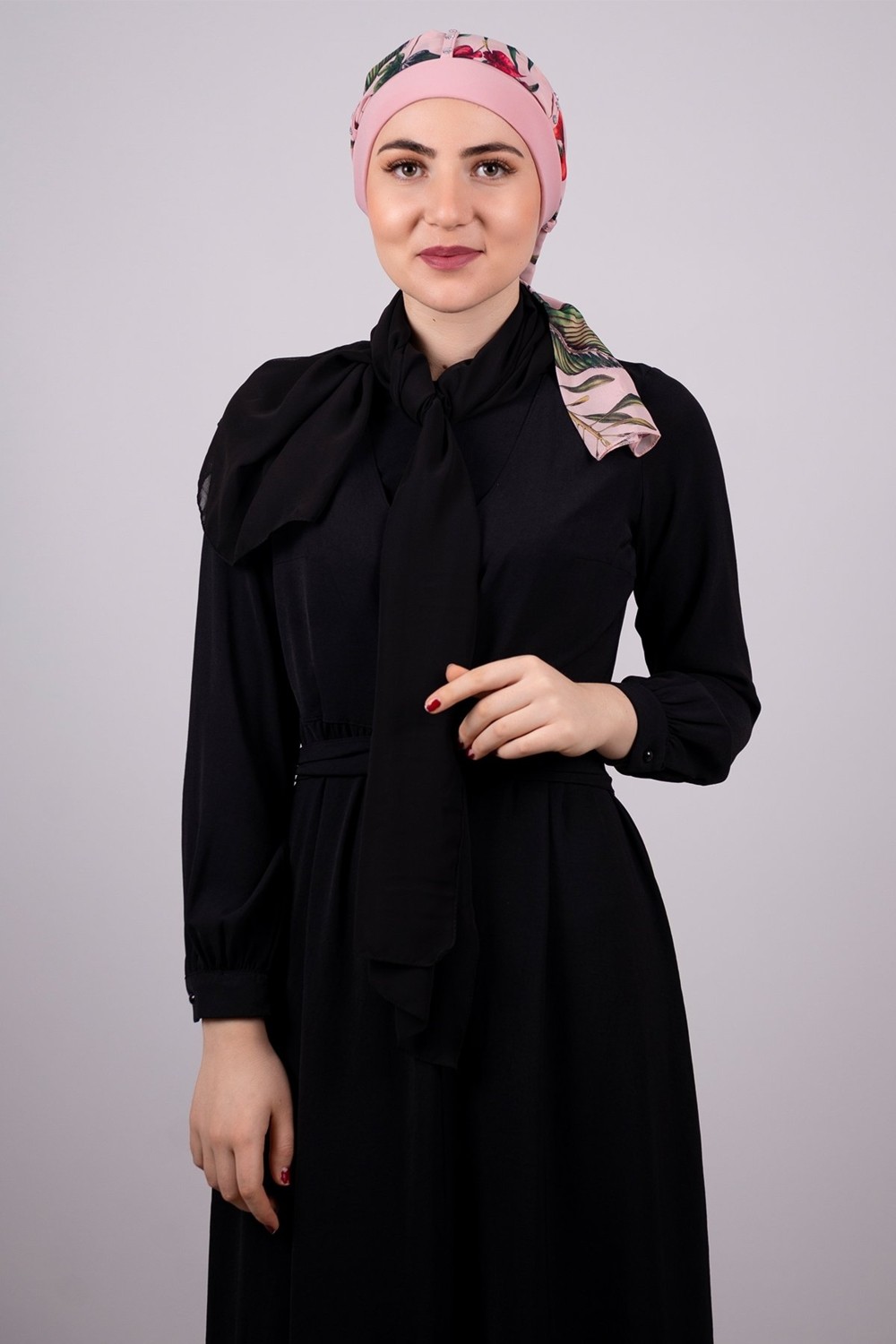 Hürrem Bone Pudra Pratik Hazır Geçmeli Tesettür Bone Sandy Kumaş Desenli Şifon Kemerli 1305D_06 görsel 3