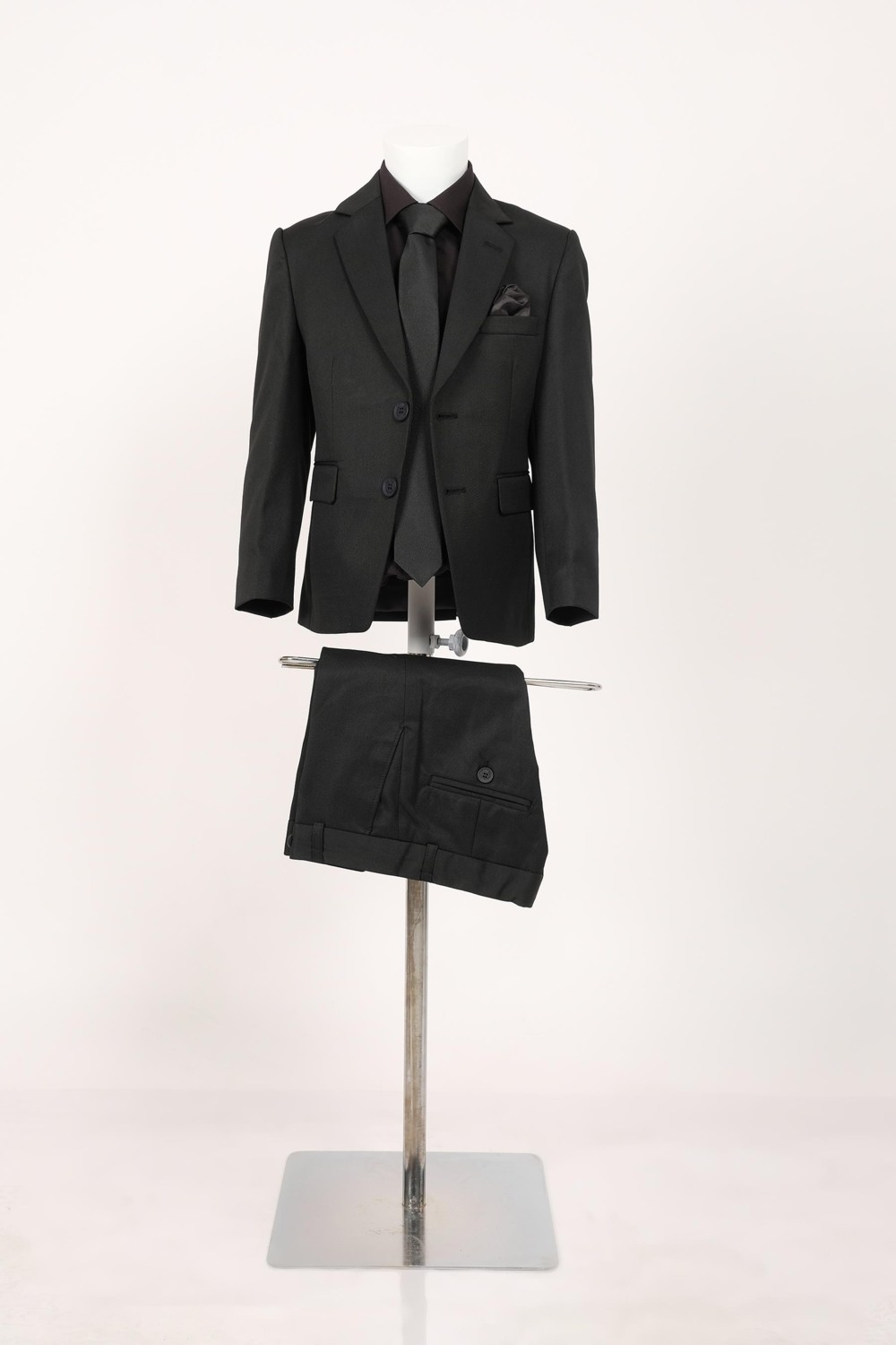 Doctor Junior Gabardin Slim Fit Erkek Çocuk Takım Elbise Siyah 14 Yaş Modeli ile Şık Görünüm