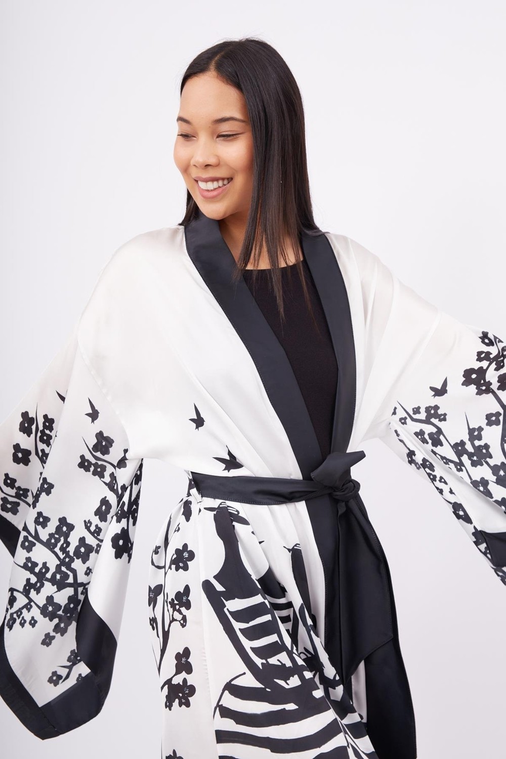 Peraluna BEACH GIRLS LONG KIMONO Baskılı Saten Kadın Uzun Kimono - Siyah/Beyaz görsel 2