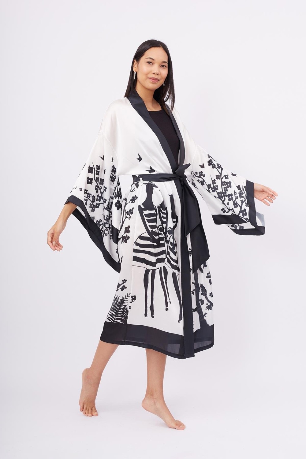 Peraluna BEACH GIRLS LONG KIMONO Baskılı Saten Kadın Uzun Kimono - Siyah/Beyaz görsel 4