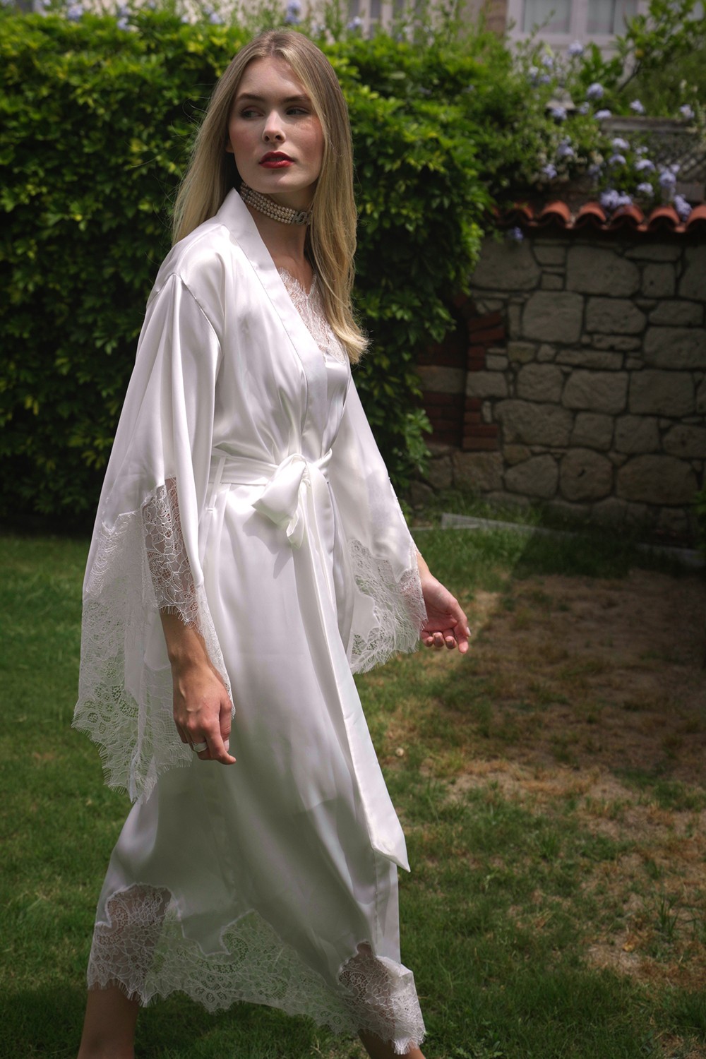 Mita Concept Fransız Dantelli Beyaz Saten Kimono görsel 2