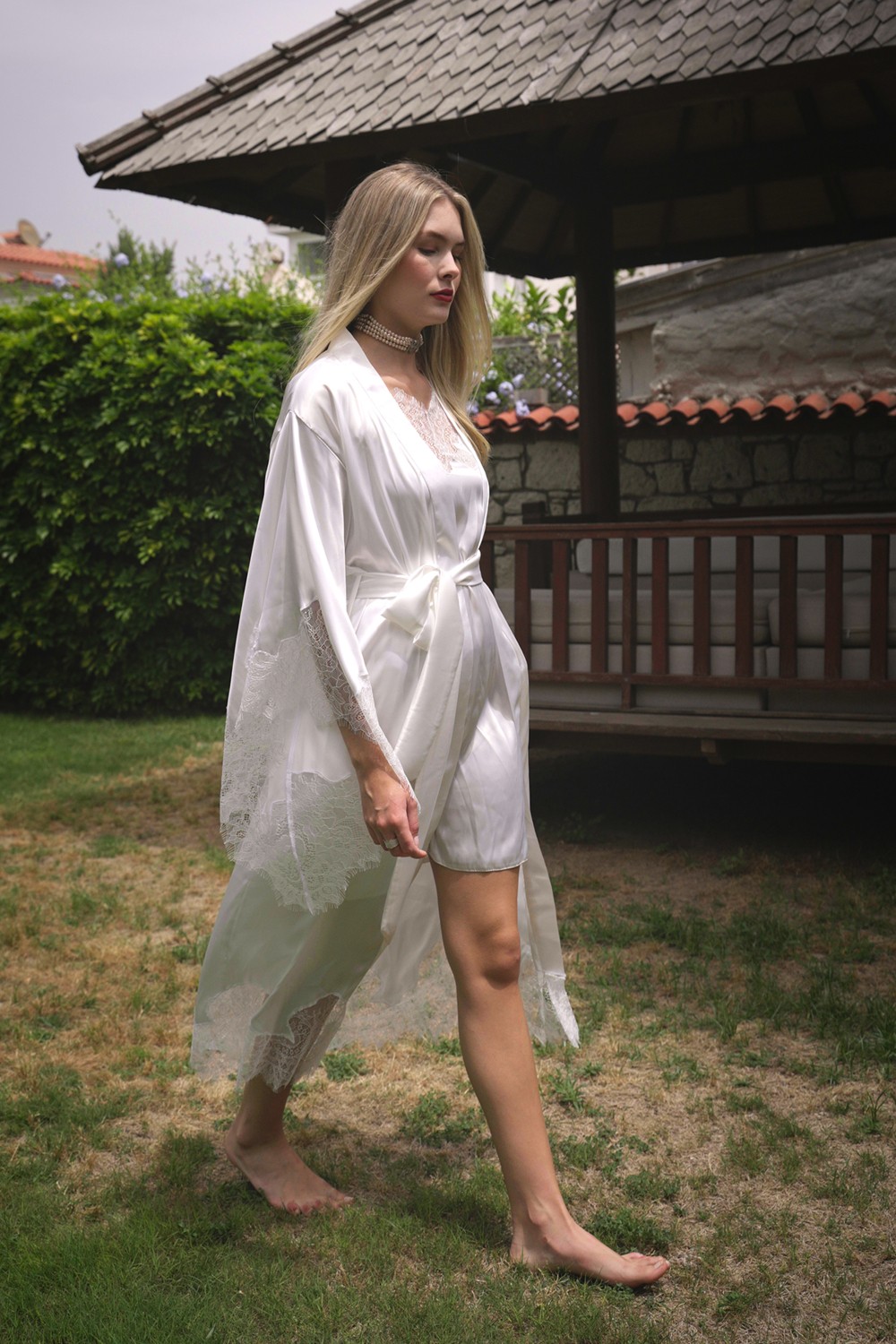 Mita Concept Fransız Dantelli Beyaz Saten Kimono görsel 3