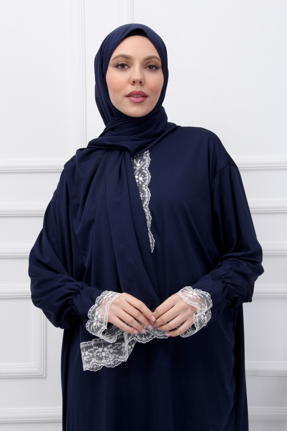 Defka Dantel Detaylı Başörtülü Şık Kadın Namaz Elbisesi