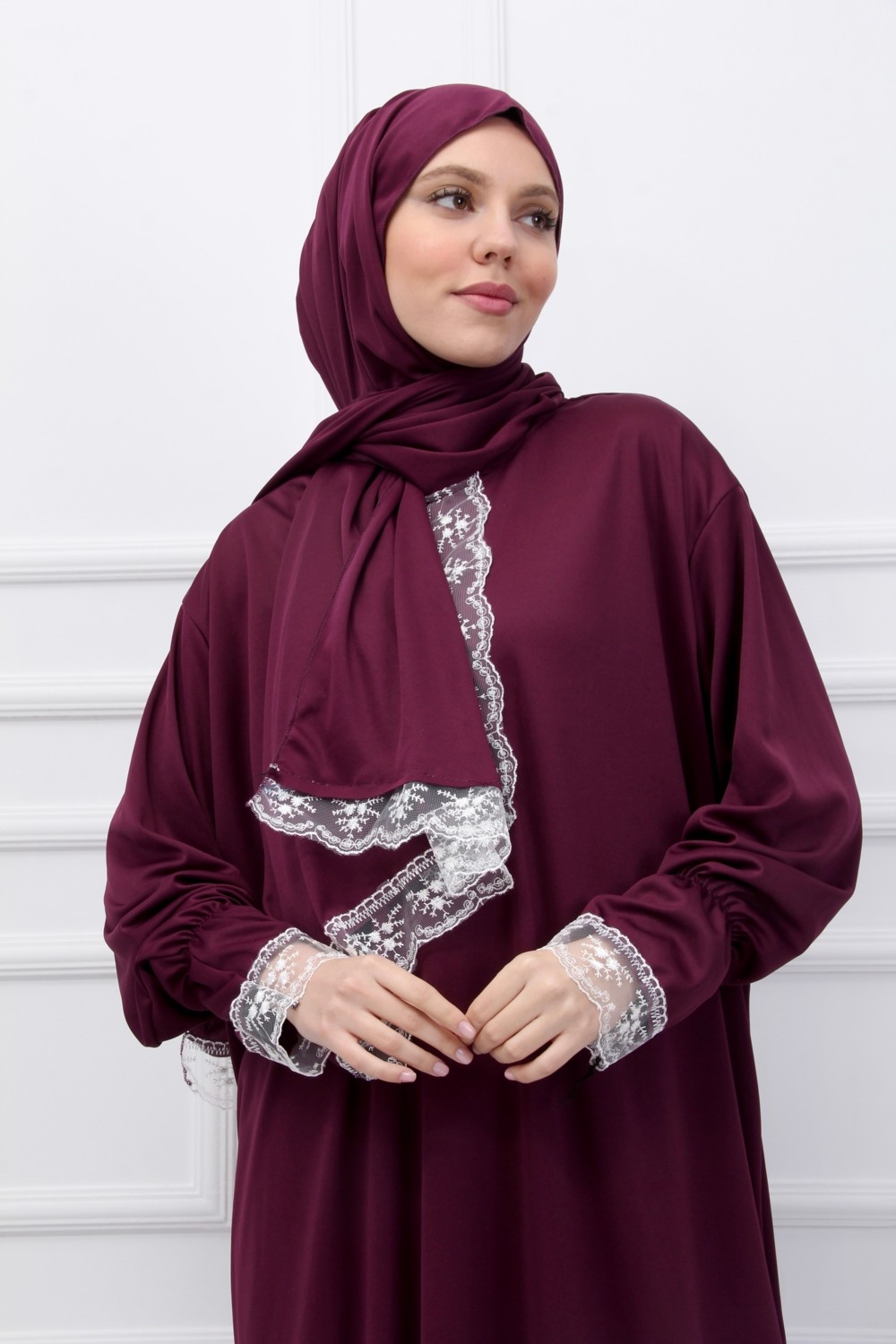 Defka Dantel Detaylı Başörtülü Şık Kadın Namaz Elbisesi