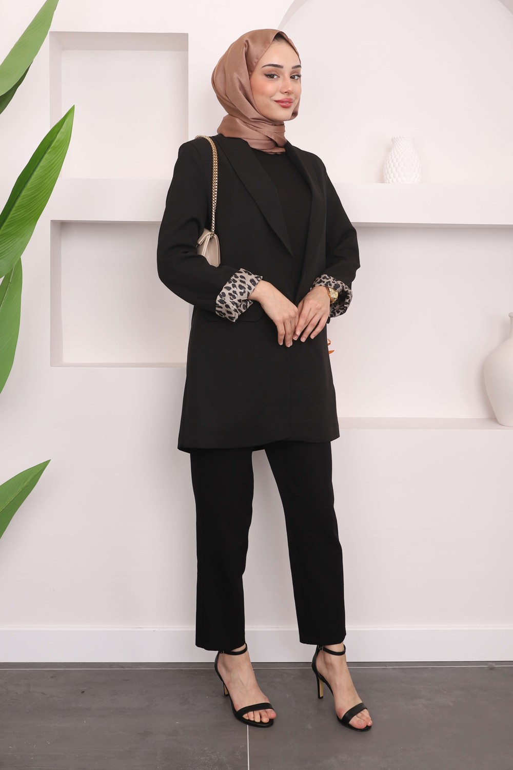İmaj Butik Lacivert Kruvaze Yaka Cepli Blazer Ceket Dokuma Kumaşla Şık ve Modern Kadın Tarzı görsel 7