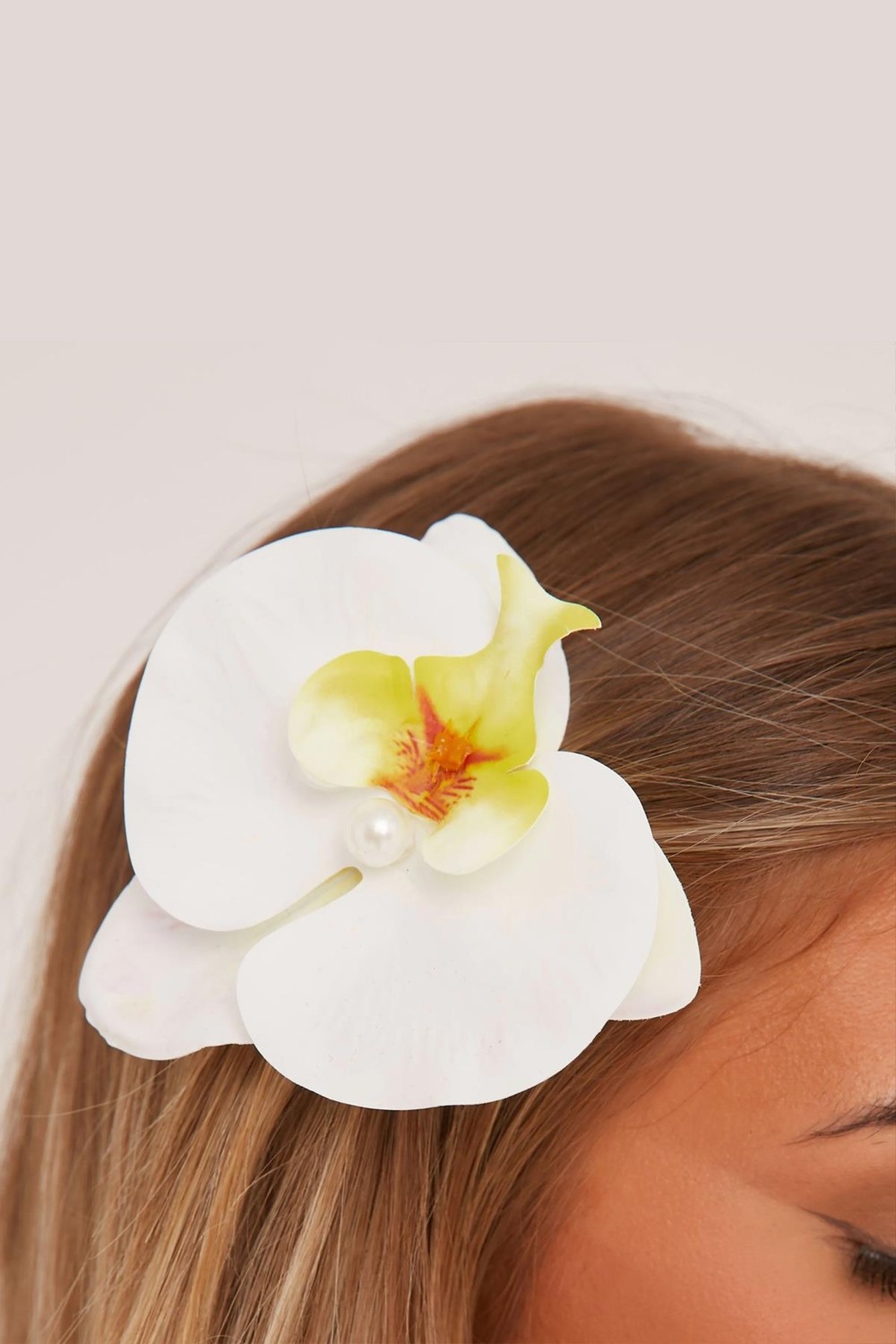 New Obsessions Aloha Orkide Toka İnci Detaylı Kadın Aksesuarı 9 cm Şık Tasarım görsel 4