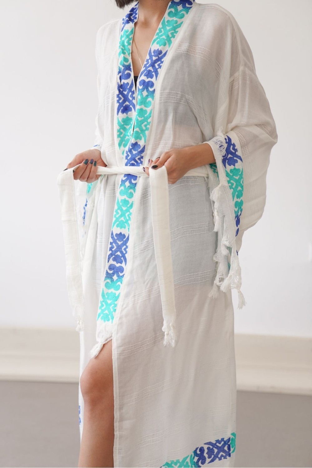 Hiera Made Organik Ağaç Baskı Organik Mavi Kök Boya Zincir Desen Baskılı Uzun Bambu Kimono görsel 4