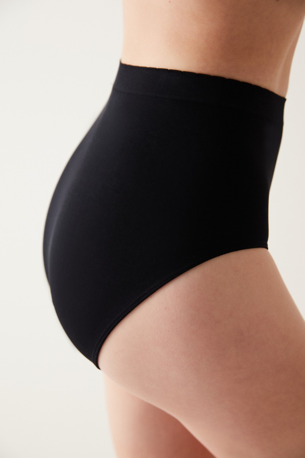 Penti Basic Yüksek Bel Siyah Slip Külot görsel 3