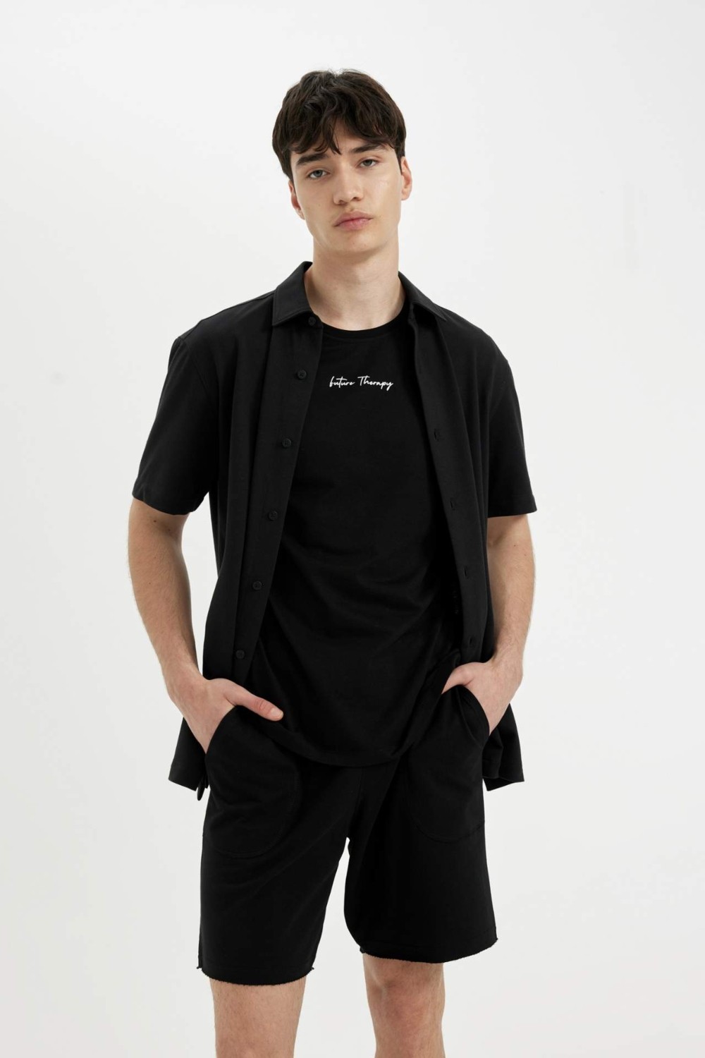 DeFacto %100 Pamuk Slim Fit Dar Kesim Dar Paça Cepli Basic Düz Şort B8673AX24SM görsel 3