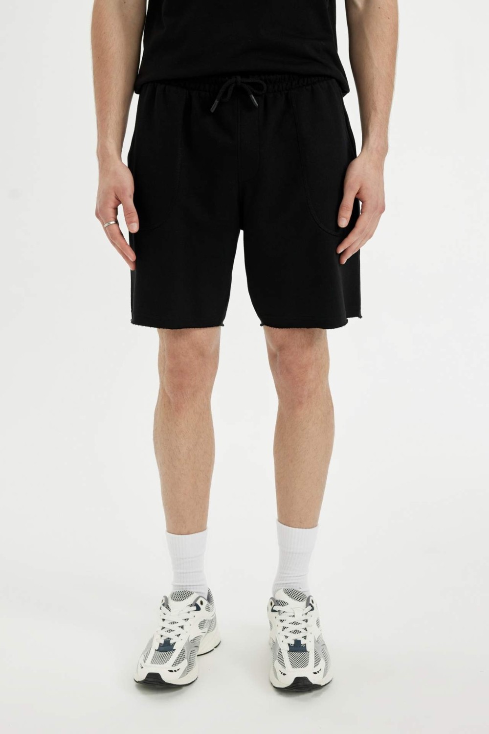 DeFacto %100 Pamuk Slim Fit Dar Kesim Dar Paça Cepli Basic Düz Şort B8673AX24SM görsel 4