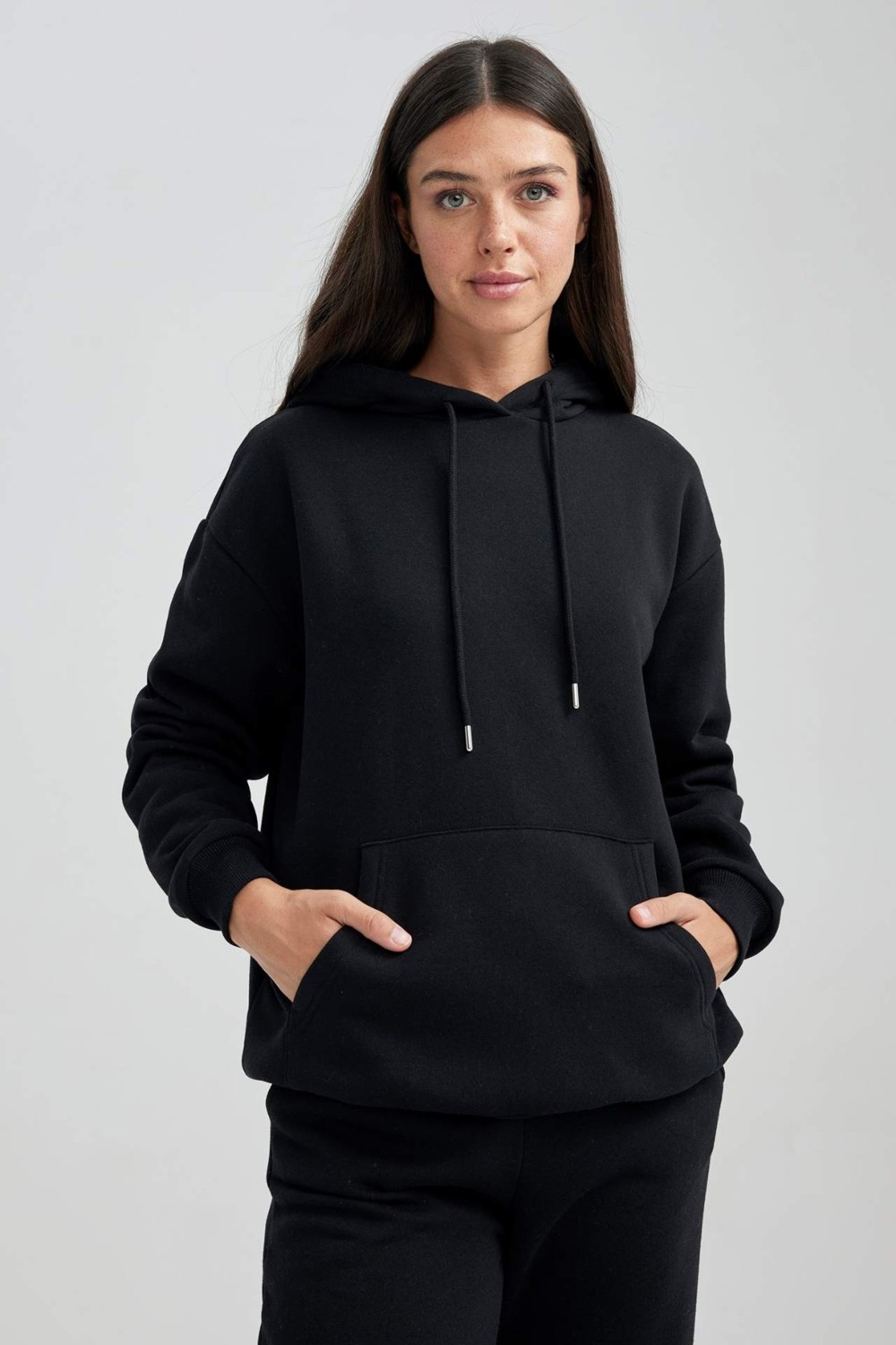 DeFacto Kadın Kapüşonlu Siyah Basic Sweatshirt Uzun Kol Rahat Fit Tasarım W8071AZ23WN
