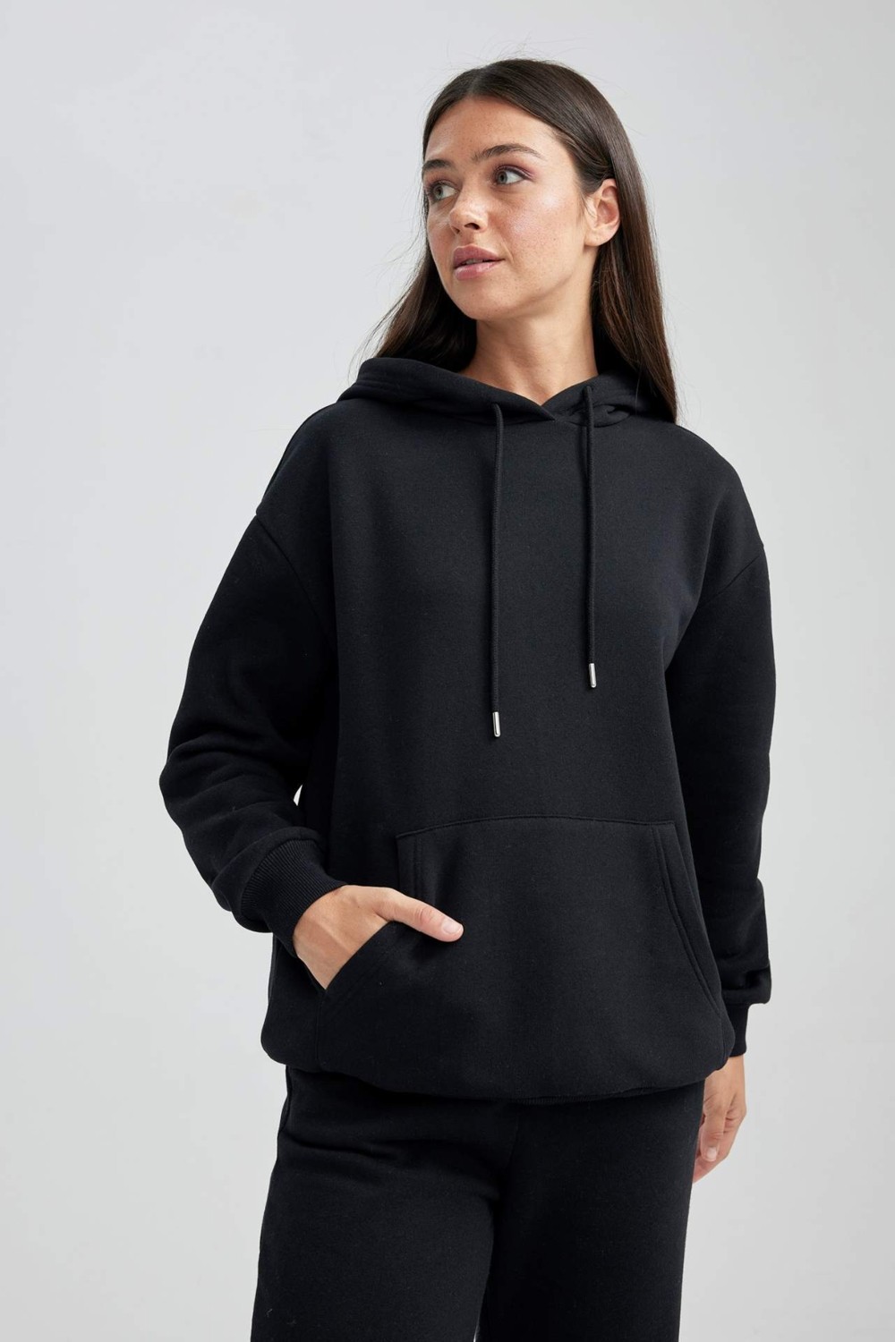 DeFacto Kadın Kapüşonlu Siyah Basic Sweatshirt Uzun Kol Rahat Fit Tasarım W8071AZ23WN görsel 3