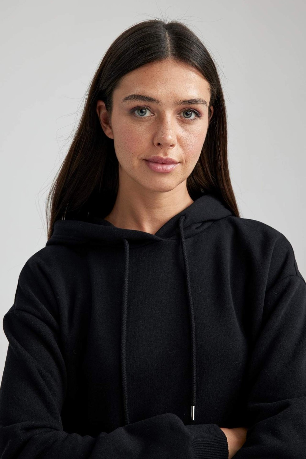 DeFacto Kadın Kapüşonlu Siyah Basic Sweatshirt Uzun Kol Rahat Fit Tasarım W8071AZ23WN görsel 5
