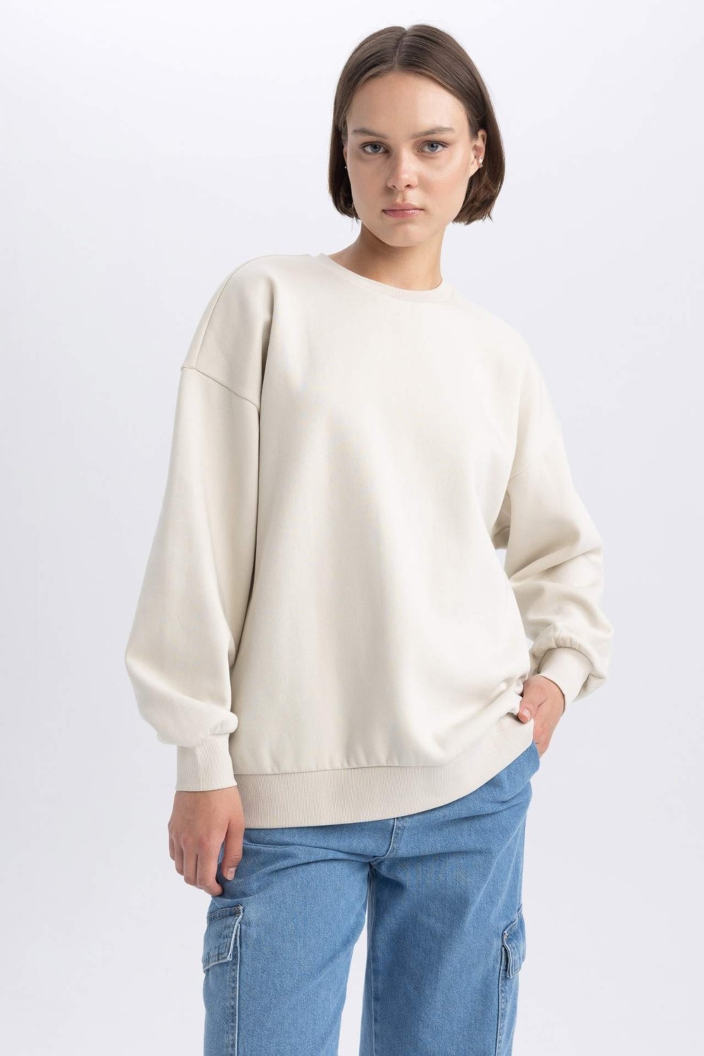 DeFacto Kadın Oversize Fit Ekru Renk Bisiklet Yaka Kalın Basic Sweatshirt Uzun Kol