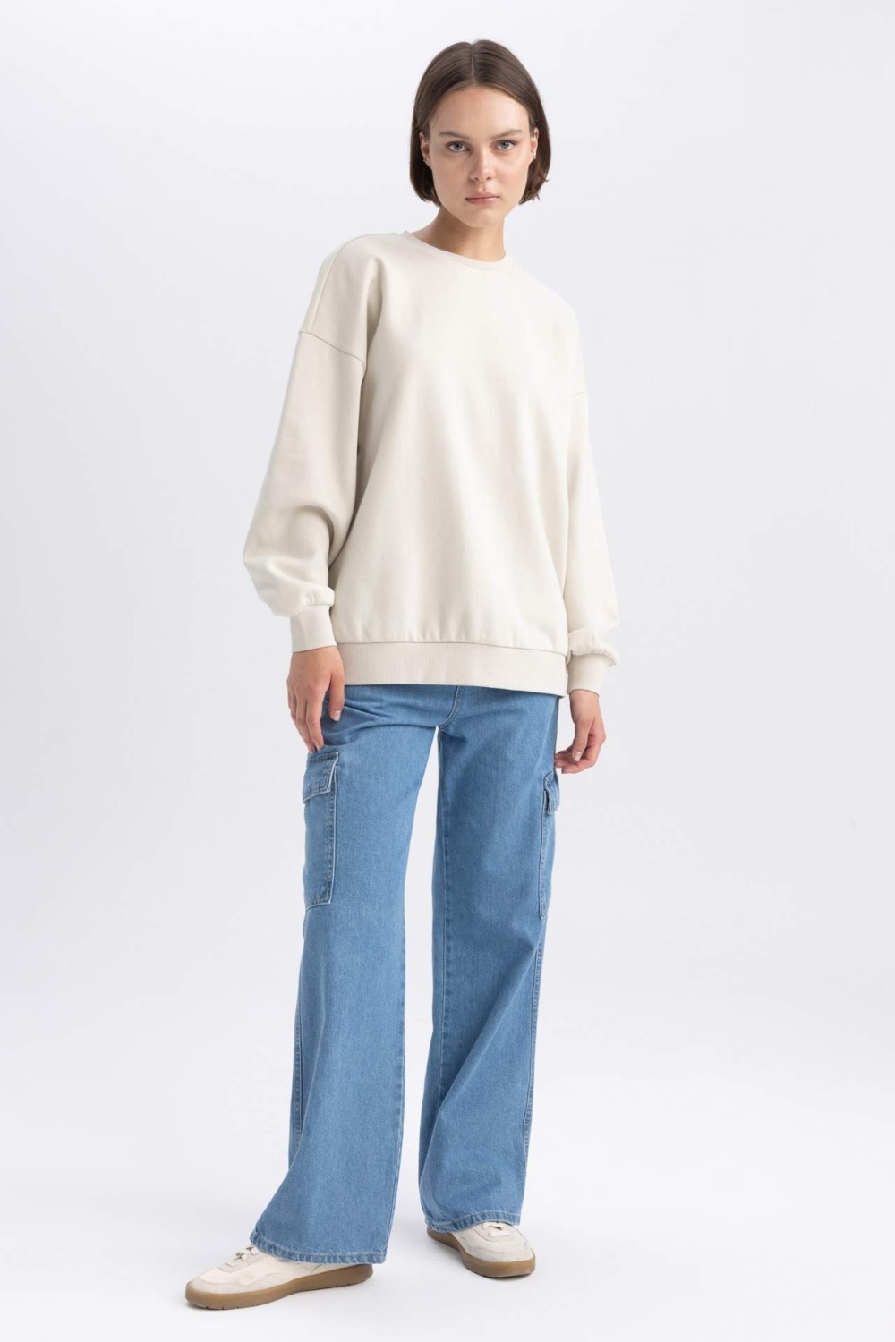 DeFacto Kadın Oversize Fit Ekru Renk Bisiklet Yaka Kalın Basic Sweatshirt Uzun Kol görsel 2