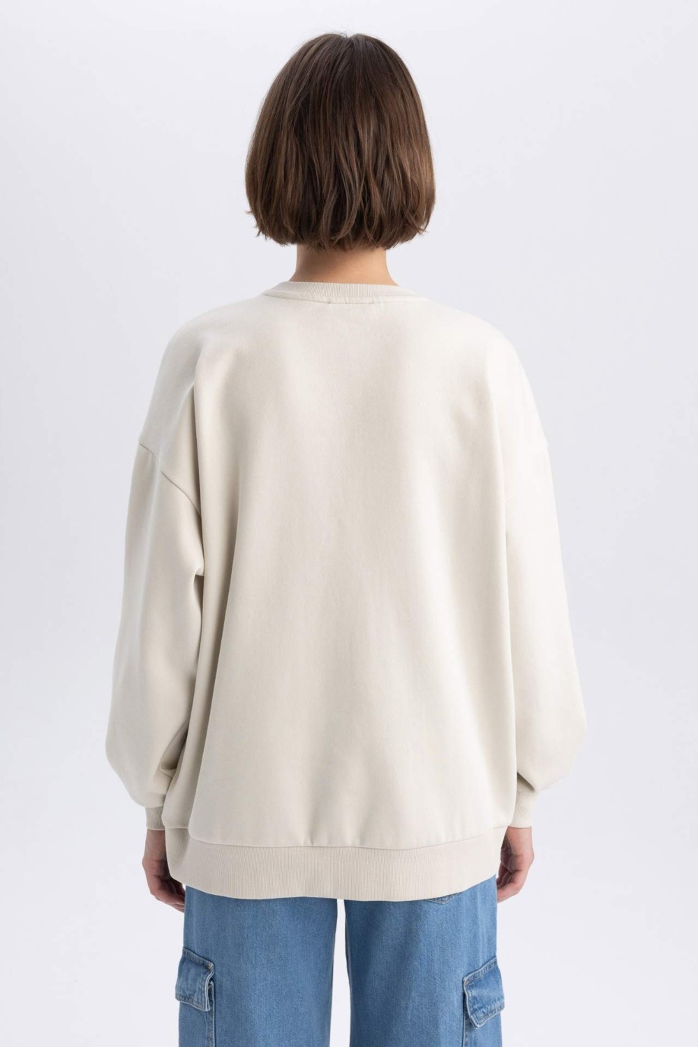 DeFacto Kadın Oversize Fit Ekru Renk Bisiklet Yaka Kalın Basic Sweatshirt Uzun Kol görsel 5