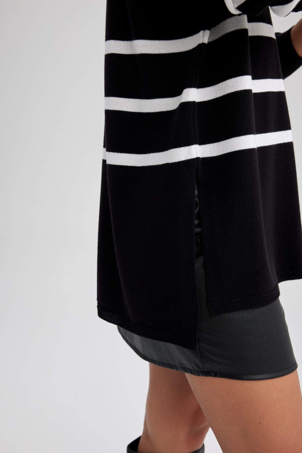 DeFacto Relax Fit Bisiklet Yaka Tunik S7517AZ23WN görsel 4
