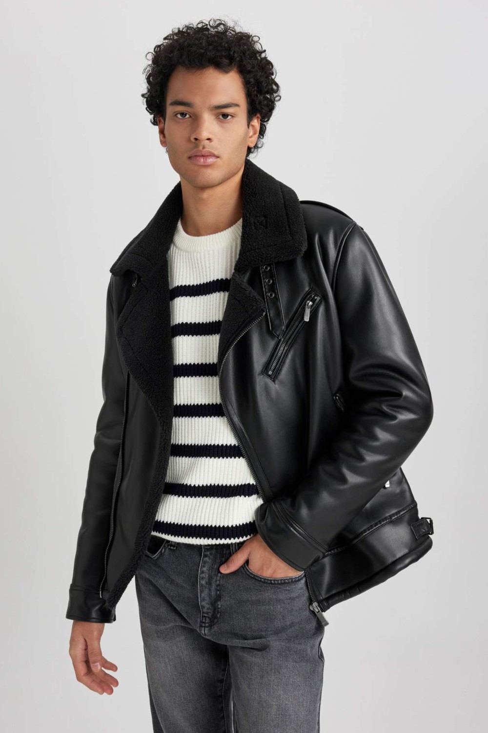 DeFacto Slim Fit Astarlı Suni Deri Mont A4392AX23WN Erkek Siyah-BK27 Modern Tasarım 100% Poliüretan görsel 5