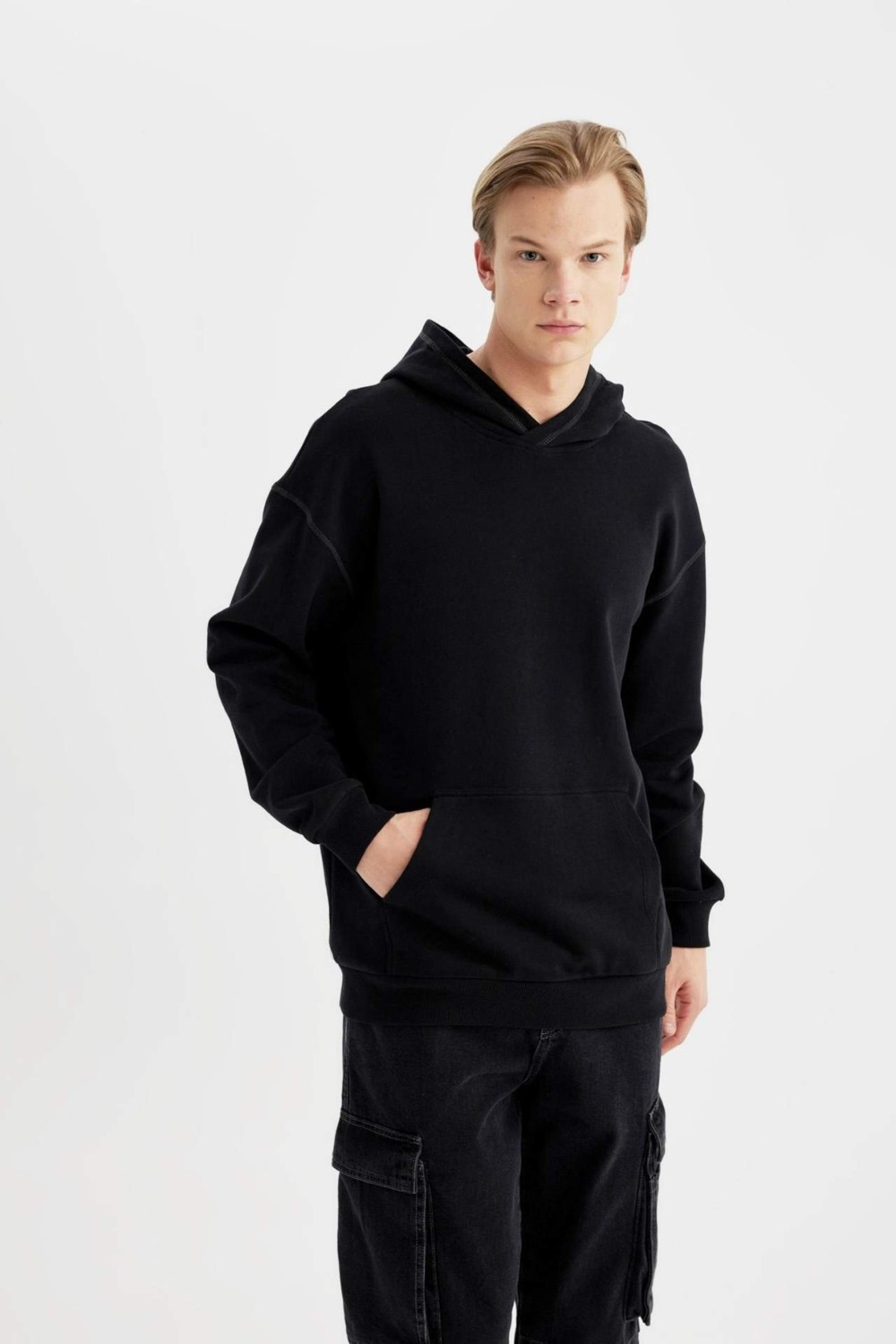 DeFacto Comfort Regular Fit Rahat Kalıp Kapüşonlu Kanguru Cepli Basic Düz Sweatshirt görsel 5