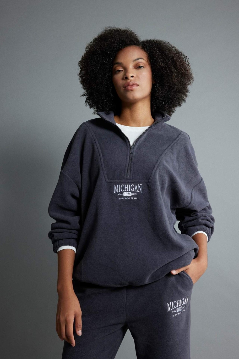 DeFacto Oversize Fit Yarım Fermuarlı Polar Sweatshirt Y2649AZ23WN