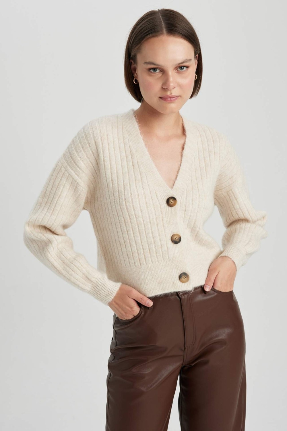 DeFacto Regular Fit V Yaka Triko Hırka R1389AZ23WN görsel 8