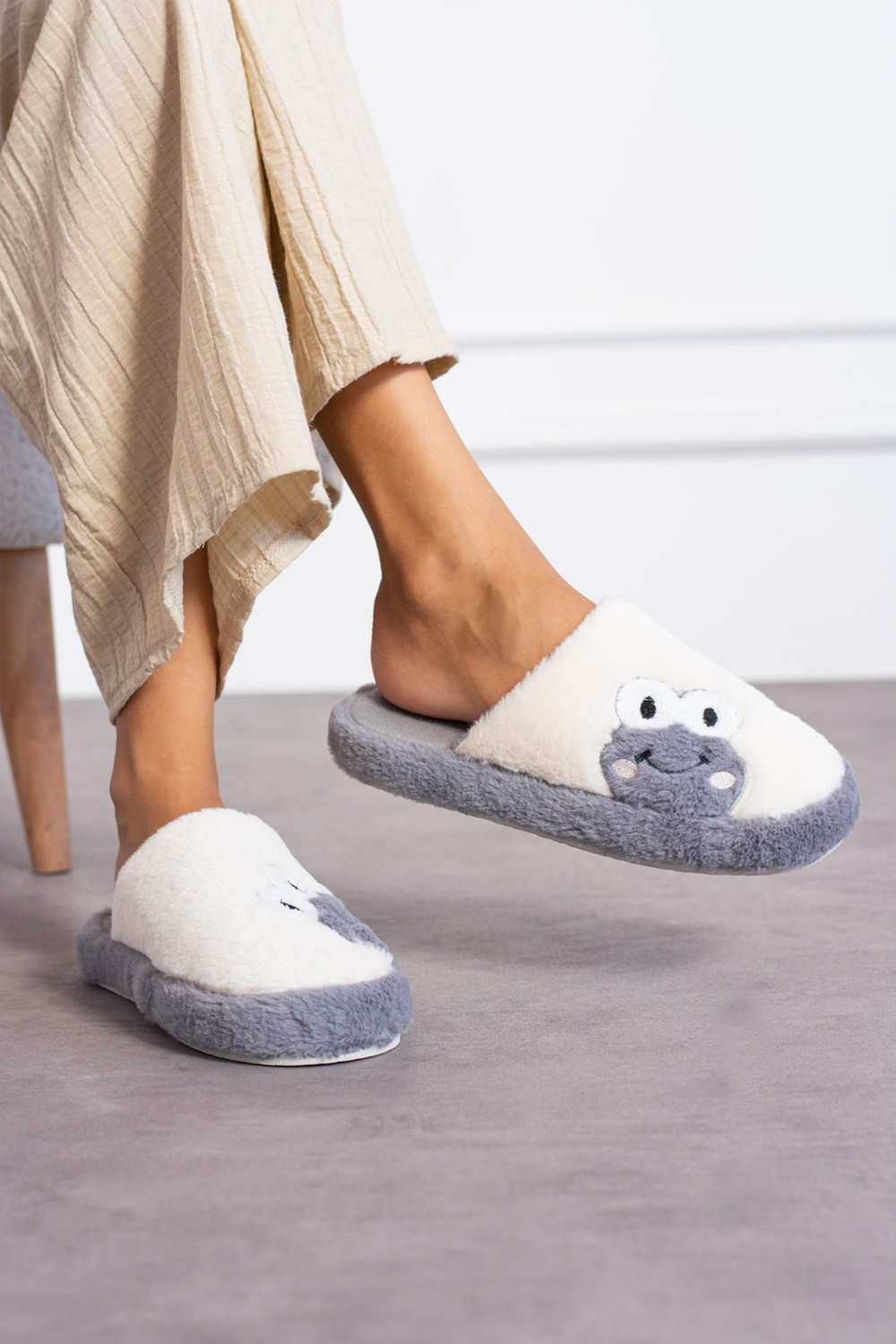 STOCON Yeni Sezon Kadın Kurbağ Figürlü Sessiz Taban Peluş Ev Terliği görsel 3
