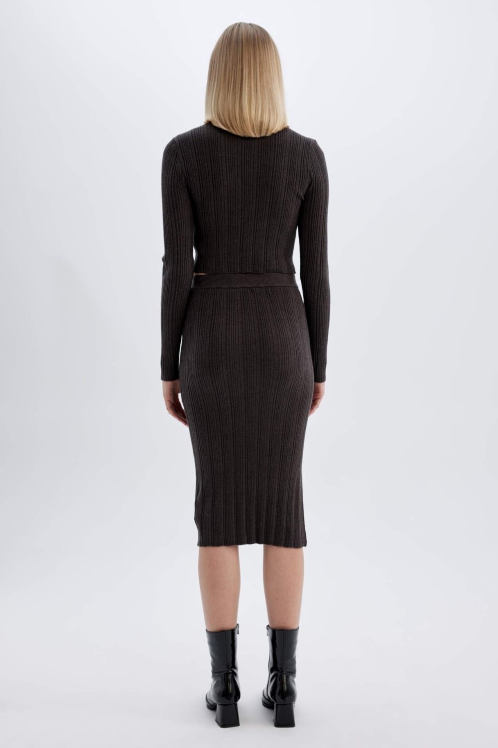 DeFacto Slim Fit Basic Yırtmaçlı Triko Midi Etek A2058AX24AU görsel 6