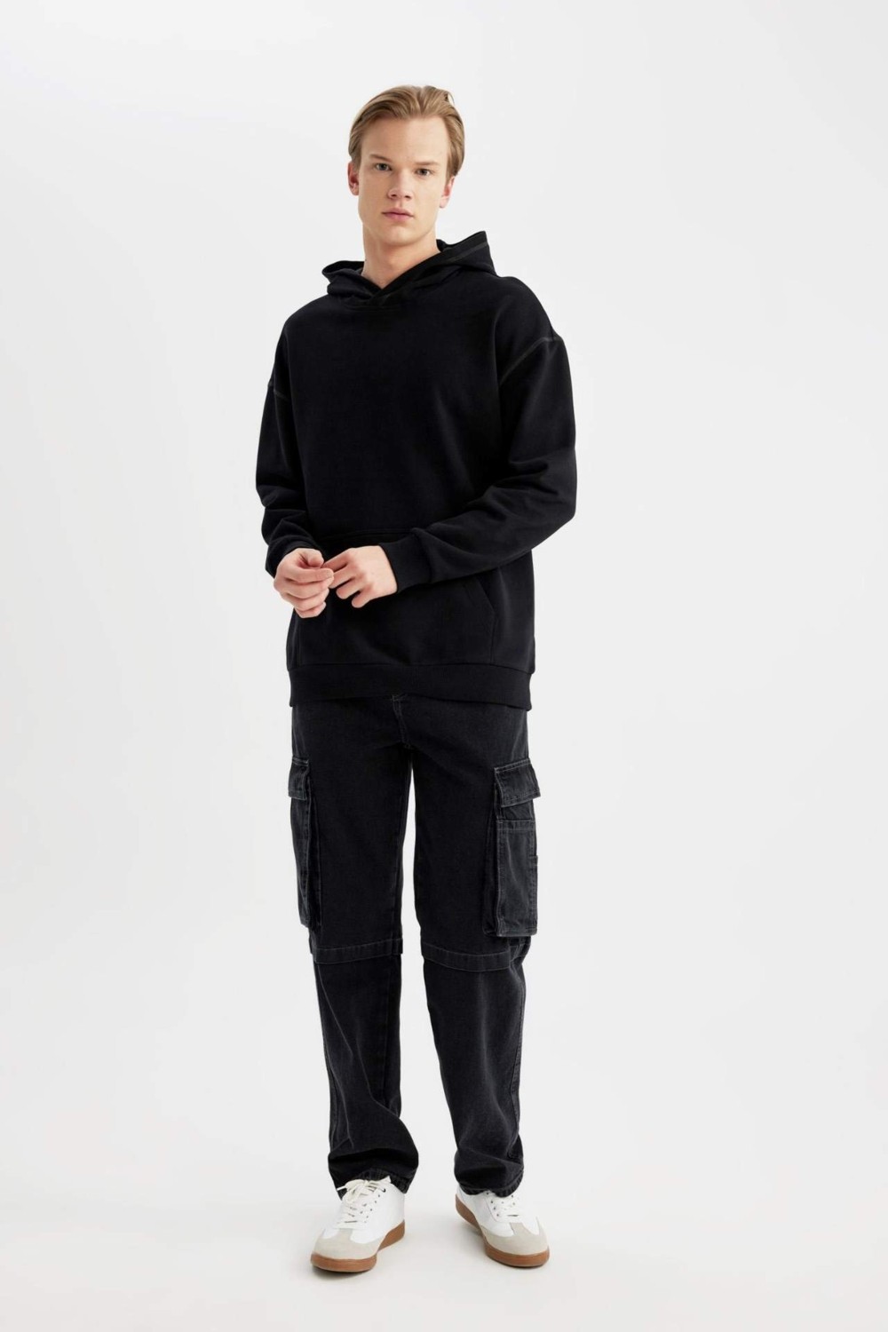 DeFacto Comfort Regular Fit Rahat Kalıp Kapüşonlu Kanguru Cepli Basic Düz Sweatshirt görsel 6