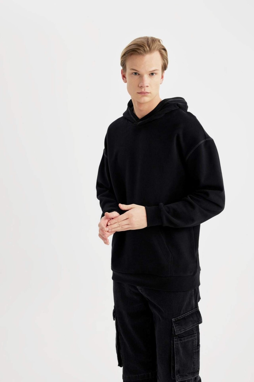 DeFacto Comfort Regular Fit Rahat Kalıp Kapüşonlu Kanguru Cepli Basic Düz Sweatshirt görsel 7