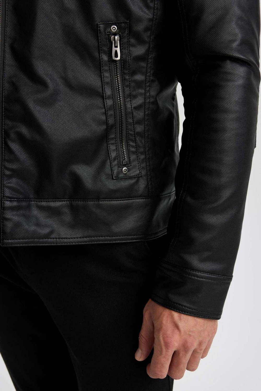 DeFacto Slim Fit Kapüşonlu Pelüş Astar Ceket Suni Deri Mont N9693AZ23WN görsel 7