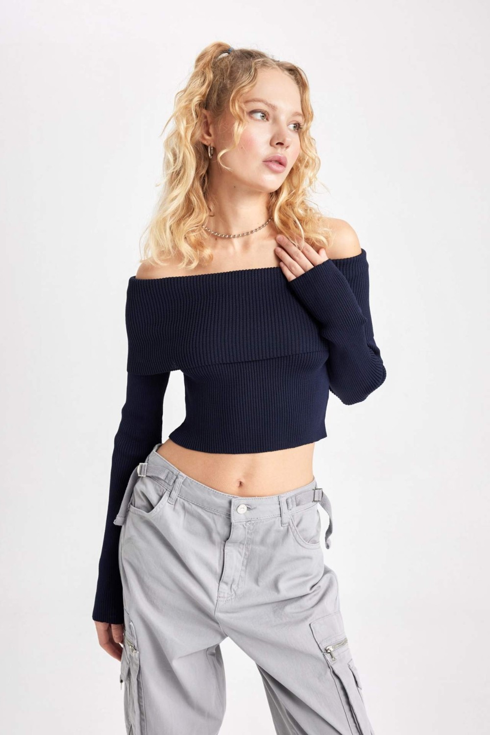 DeFacto Kadın Slim Fit Açık Omuz Kazak Carmen Yaka Düz Renk Günlük Stil görsel 7