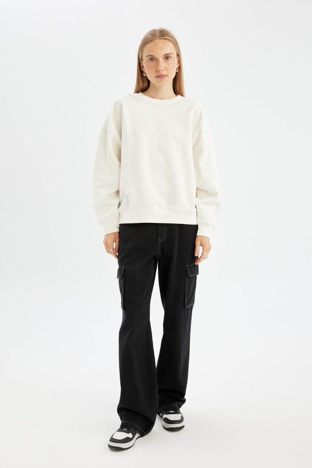 DeFacto Oversize Geniş Kalıp Bisiklet Yaka Kalın Basic Düz Sweatshirt A4177AX24WN görsel 2