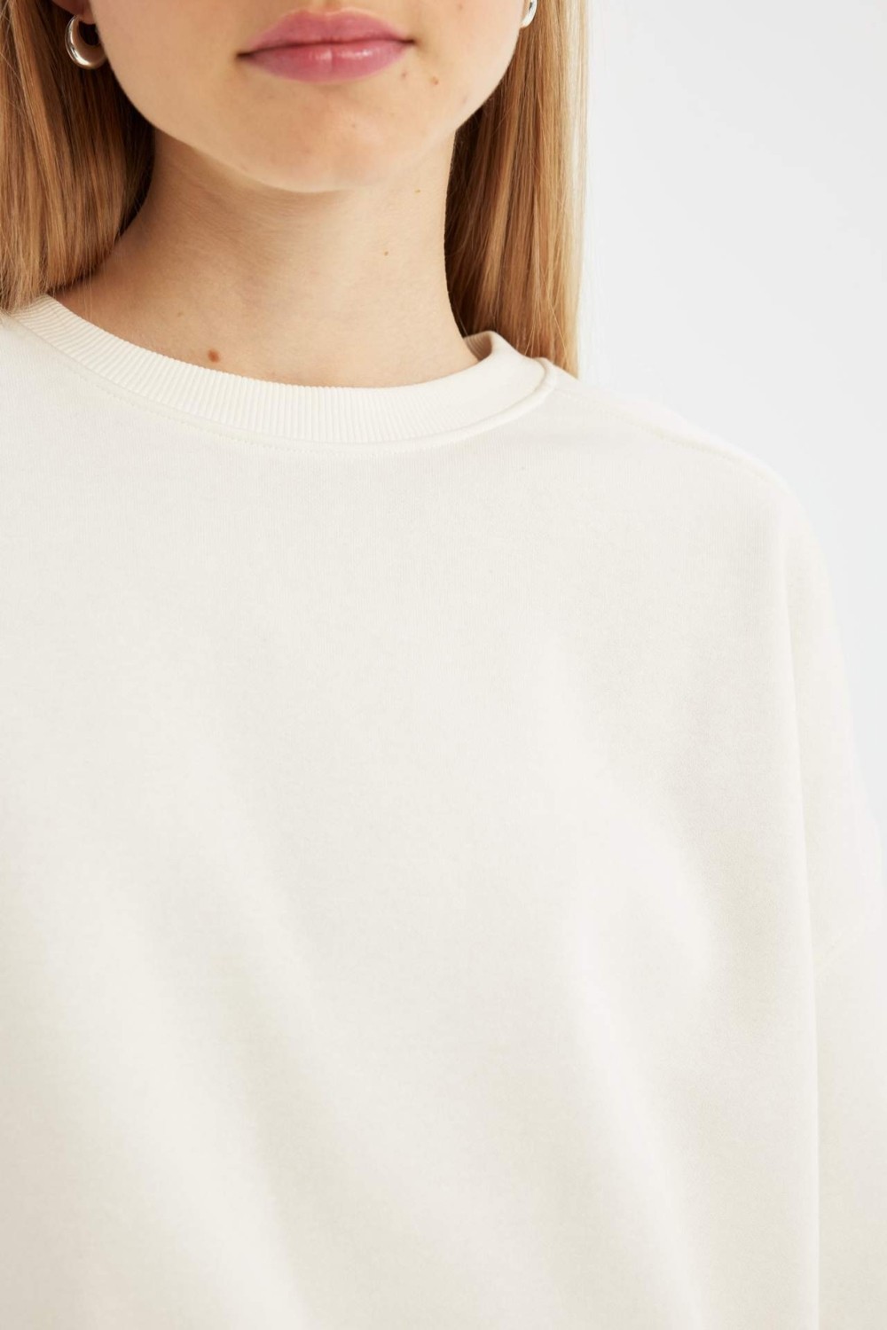 DeFacto Oversize Geniş Kalıp Bisiklet Yaka Kalın Basic Düz Sweatshirt A4177AX24WN görsel 4